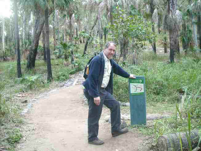 2010_07_16a_carnarvon_gorge_finish.jpg (68458 bytes)