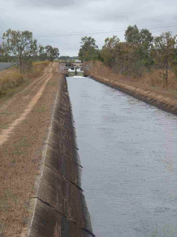 2010_07_24a_channels_at_mareeba_0880_sml.jpg (76709 bytes)