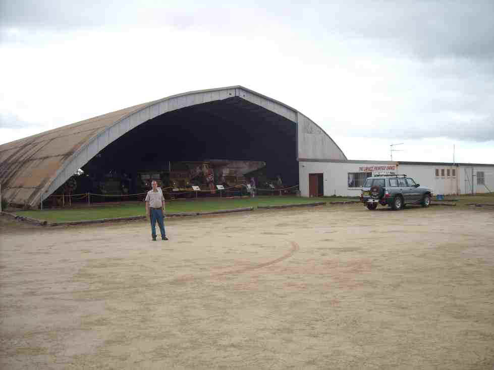 2010_07_27a_mareeba_military_museum_0996_sml.jpg (66431 bytes)