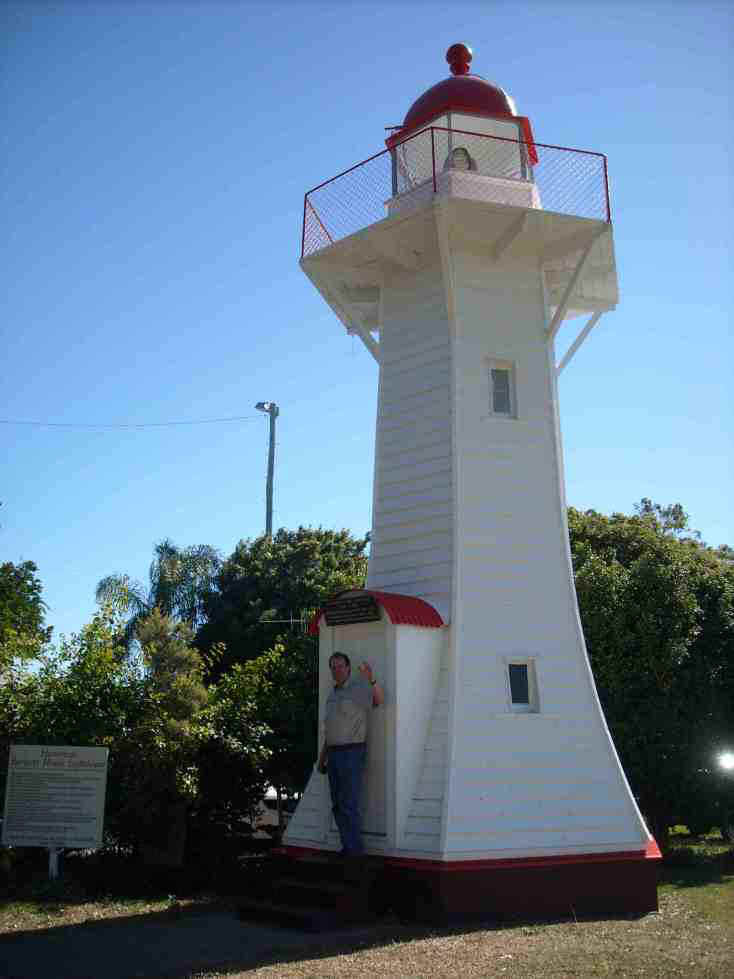 2010_08_06e_burnett_head_lighthouse_gaz_1633_sml.jpg (72973 bytes)