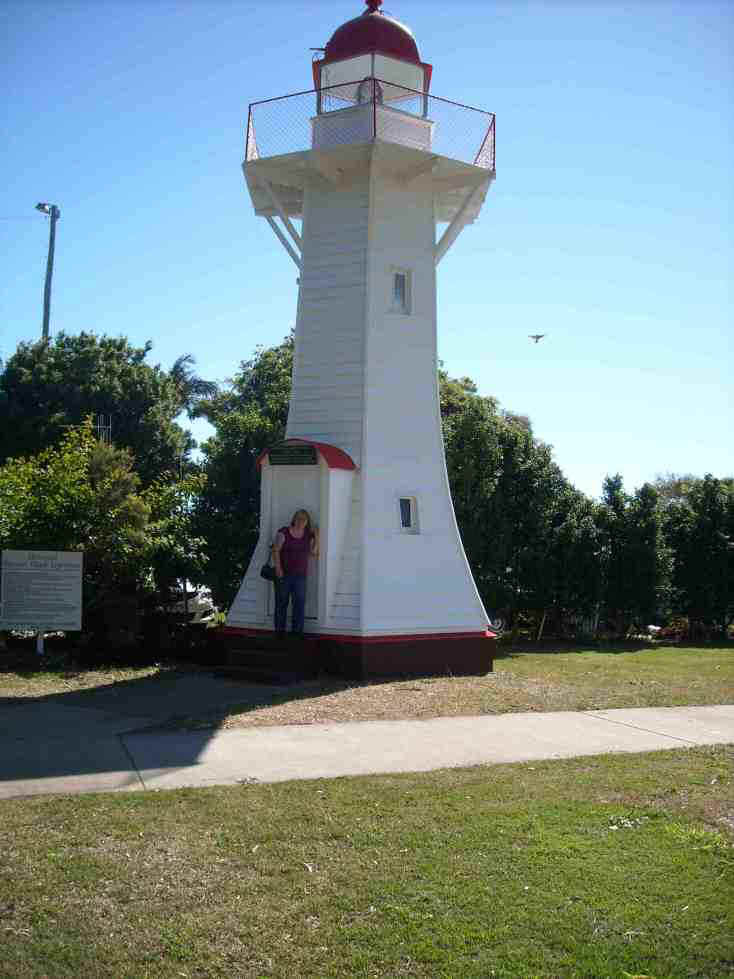 2010_08_06f_burnett_head_lighthouse_betty_1634_sml.jpg (84006 bytes)