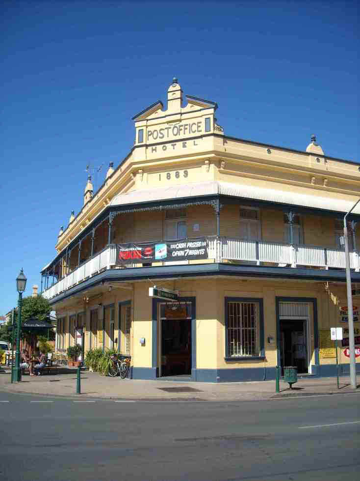 2010_08_07i_maryborough_post_office_hotel_1755_sml.jpg (79531 bytes)