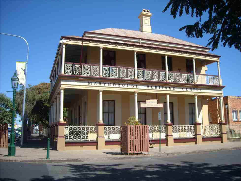 2010_08_07j_maryborough_heritage_centre_1750_sml.jpg (94206 bytes)