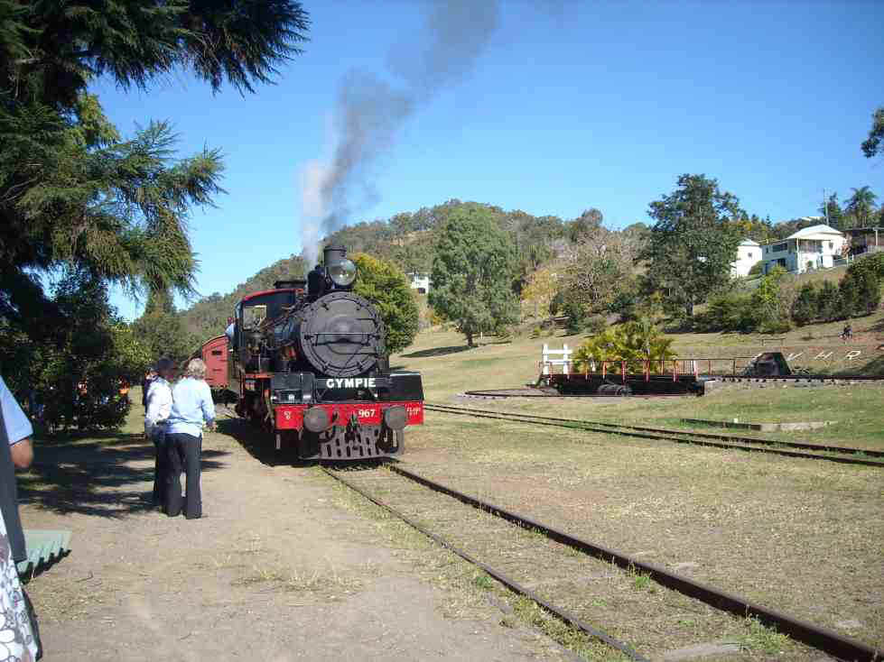 2010_08_08d_imbil_valley_rattler_train_1849_sml.jpg (95745 bytes)